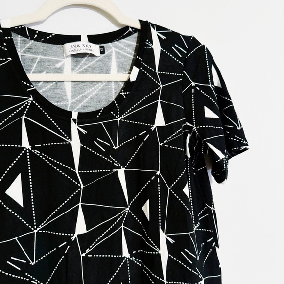 Ava Sky - Black and White Geometric Print Dress - Picture 2 of 4